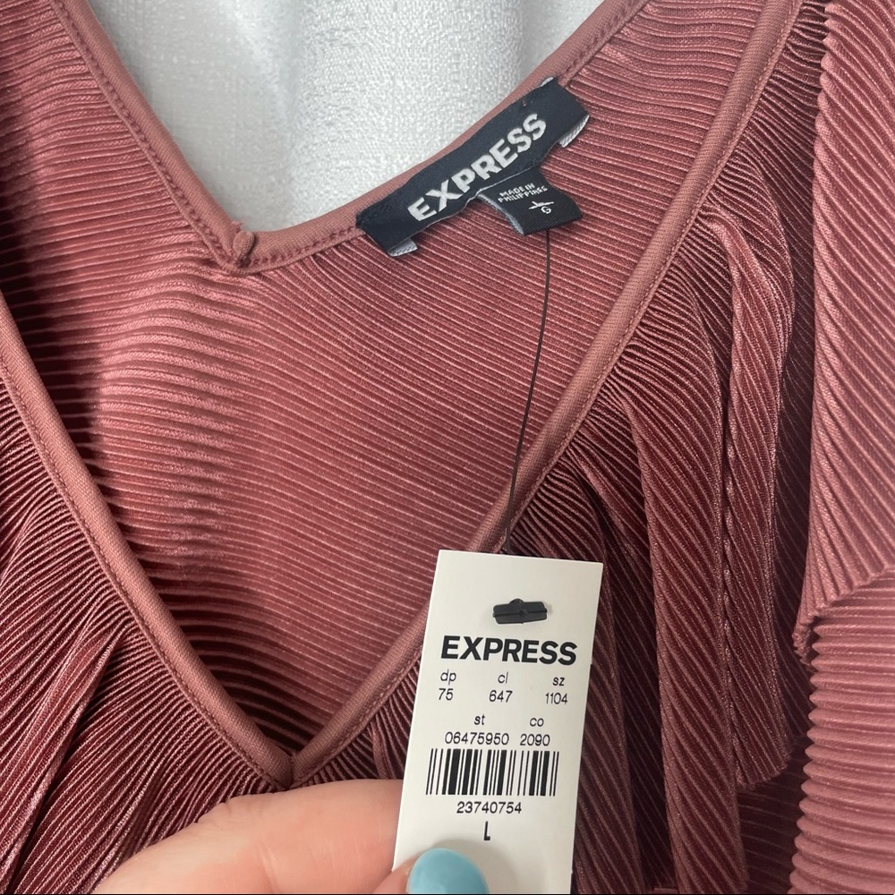 NWT Express Ruffle Sinched Crop Top - Picture 3 of 3